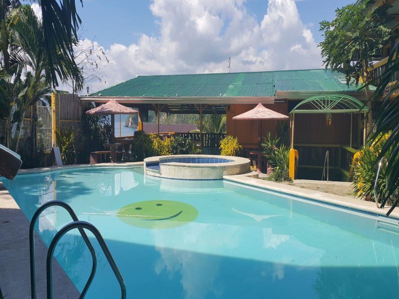 Palangan Bayview Beach Resort Пуерто Галера Екстериор снимка